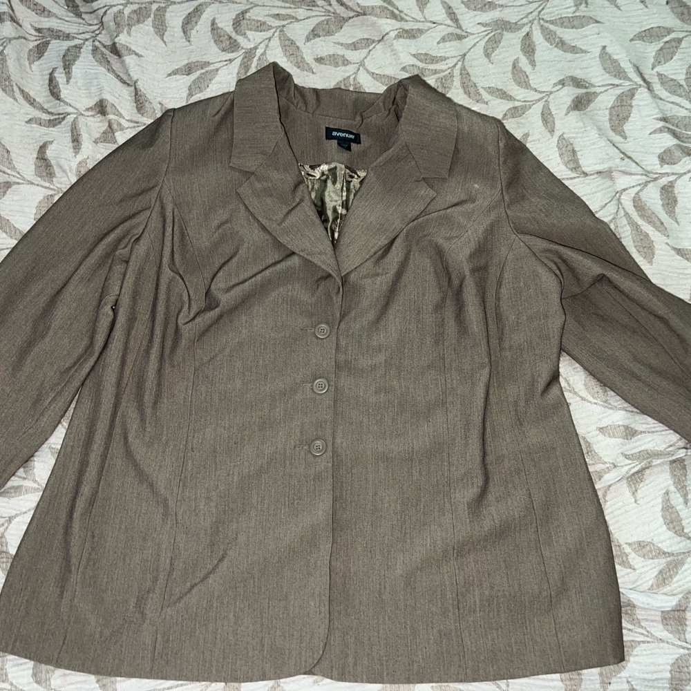 Avenue brown women’s blazer